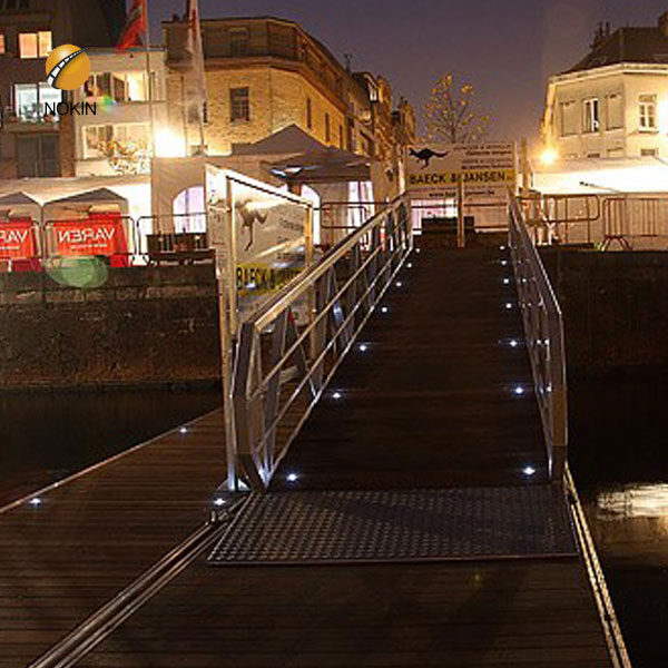 White Led Road Stud Lights For Pedestrian Crossing In Japan